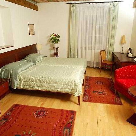 Cerna Liska Hotel Praha Bagian luar foto