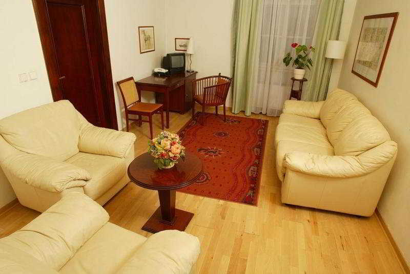 Cerna Liska Hotel Praha Bagian luar foto