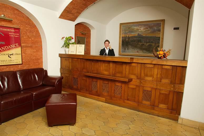 Cerna Liska Hotel Praha Bagian luar foto